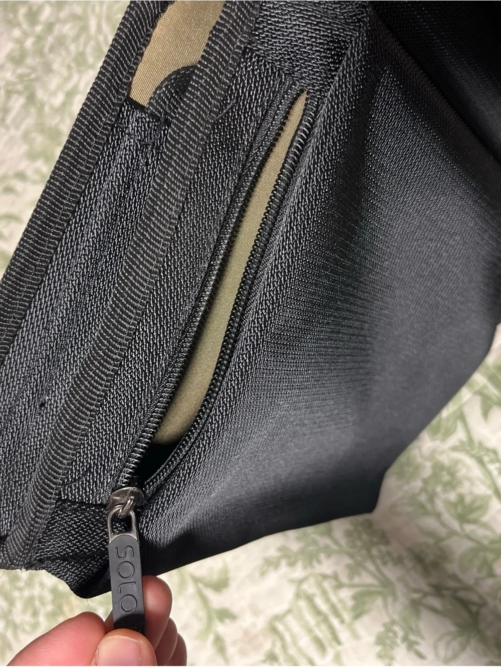 Solo Tech Collection Check Fast Security Multi Purpose Case Bag Carrier Luggage
